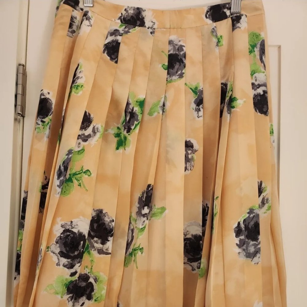 Moschino size 8 silk pleated knee length skirt